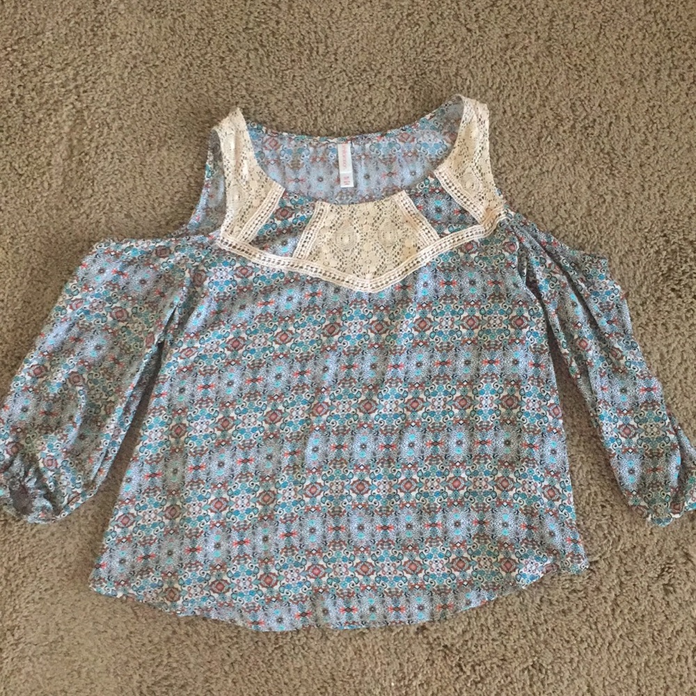 Cold shoulder top